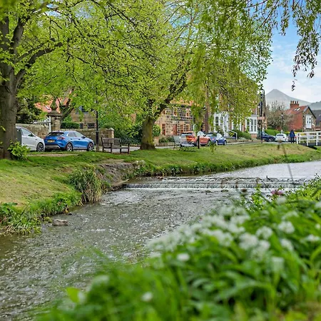 2 Bed House With Hot Tub - House *