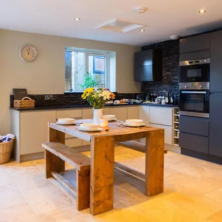 2 Bed House With Hot Tub - House 度假居 大艾顿