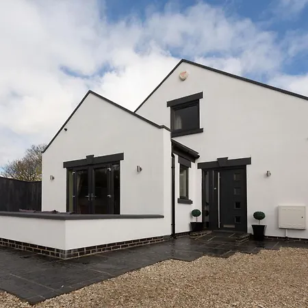 2 Bed House With Hot Tub - House 度假居 *