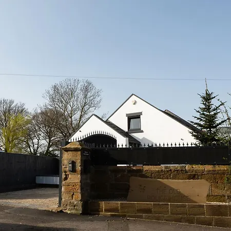 2 Bed House With Hot Tub - House